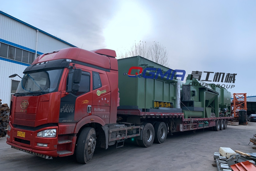 江苏辊道通过式抛丸机正在进行装车发货——青工机械