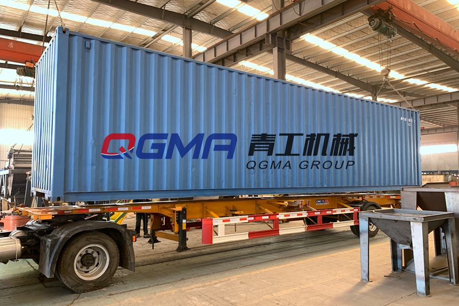 悬链式除锈机发往科威特